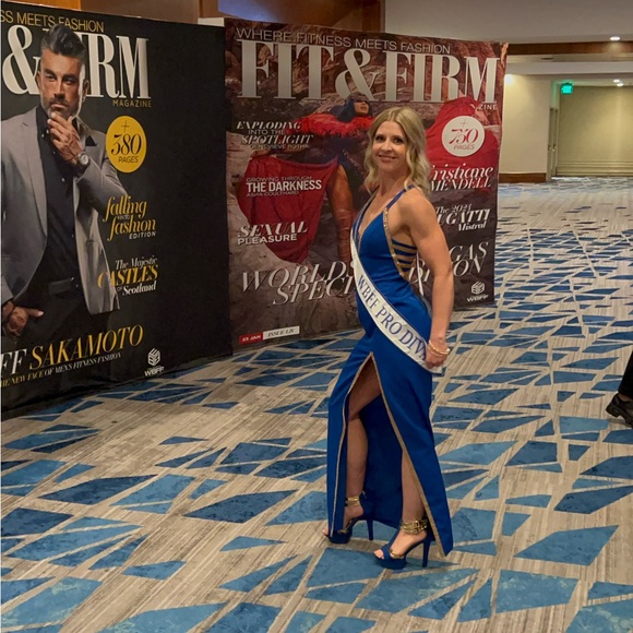 Strappy gown high slit - Picture 4 of 4